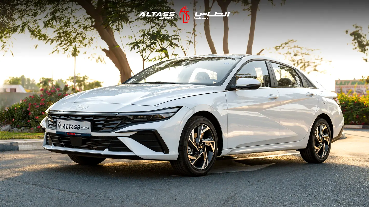 Hyundai Elantra 2025 — photo 1 of 15
