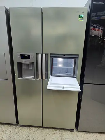 Samsung Side-by-Side Refrigerator with Ice Maker  water depanser mini bar