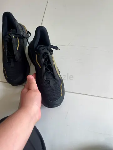 Selling brand new puma original shoes