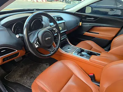 2017 Jaguar XE thumbnail 12