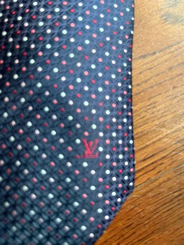 Louis Vuitton Tie Paris  100% Silk Original Price: AED 2200. Final Price: AED 800 (No negotiation)
