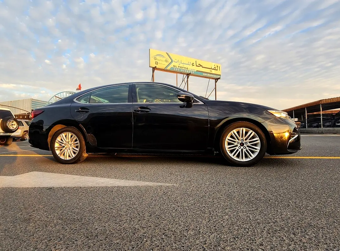 Lexus ES-Series 2017 — photo 1 of 12