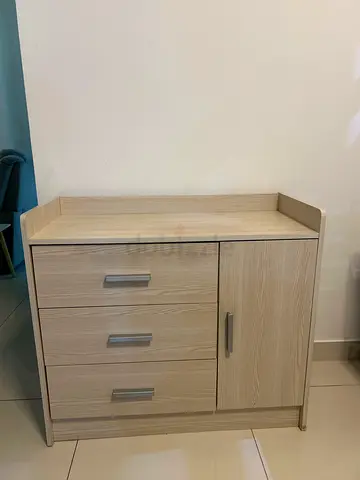 Chest of drawer