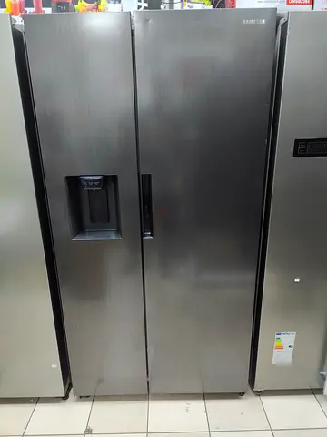 Samsung Side-by-Side Refrigerator with water depanser and ice maker