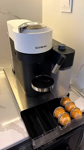 VERTUO LATTISIMA + NESSPRESSO COFFEE box