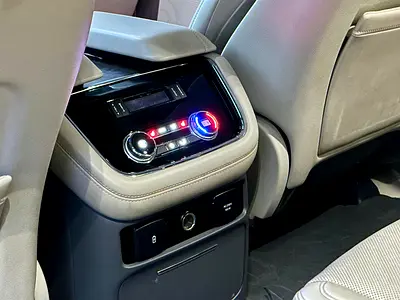 صورة 15 لـ 2020 Lincoln NAVIGATOR