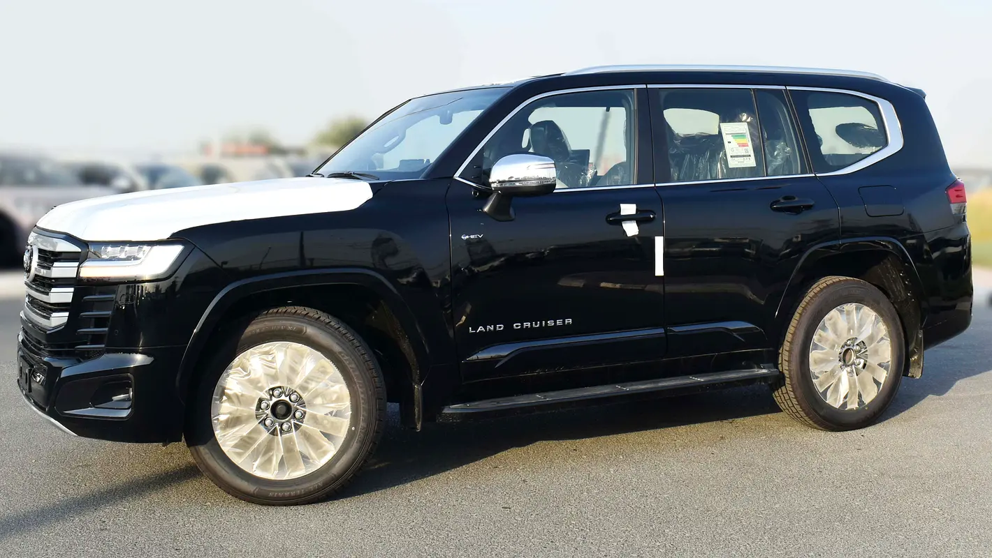 Toyota Land Cruiser 2025 — photo 1 of 20