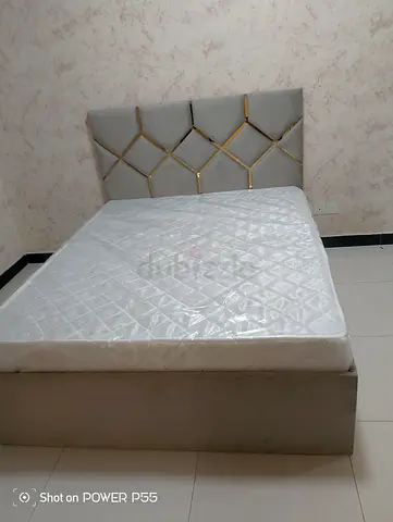 Elegant Modern Bed with Stylish Headboard