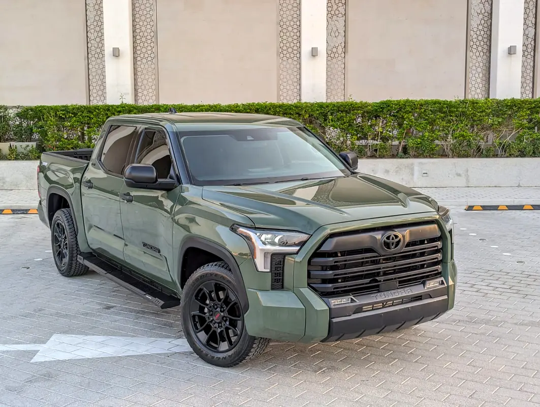 Toyota Tundra 2023 — photo 1 of 20