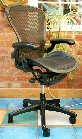 Herman Miller Aeron Classic Chair fully loaded Size B