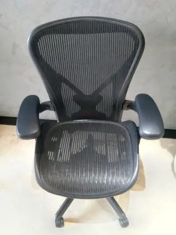 For selling Herman Miller Aeron chair size B and C available