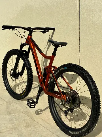 Giant stance Price negotiable