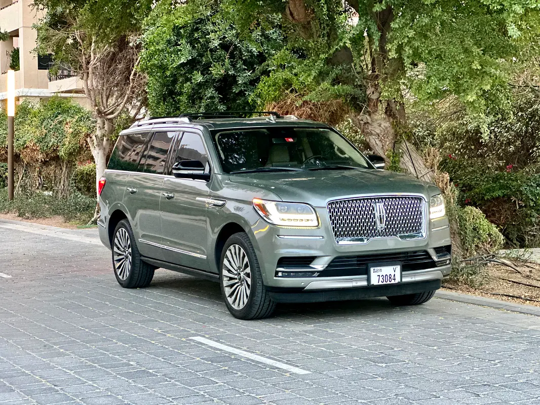 Lincoln Navigator 2020 — photo 1 of 20