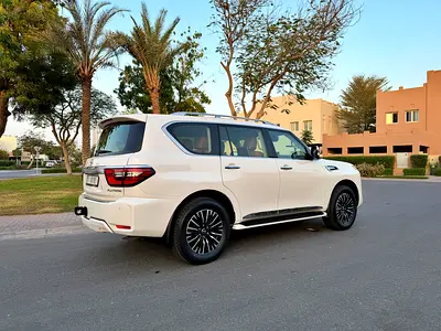 Nissan Patrol SE Platinum City, миниатюра 4