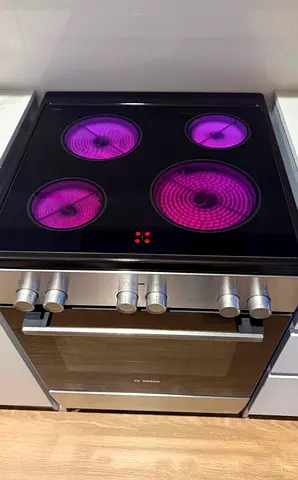 Bosch, Freestanding Electric Cooker, 4 Zones Brand new barley used Great condition, Silver Colo