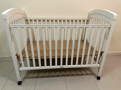 Juniors Crib / baby bed with wheels