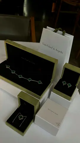 Van cleef arpels alhambra set