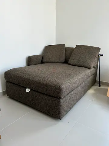 Crate and Barrel Comfortable Modern Sofa Lounge