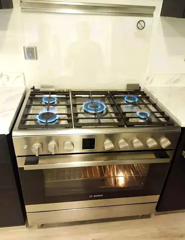 Model BOSCH Digital Clock Oven Fan 5 Burner Full Gas Cooker Range Size 90cm