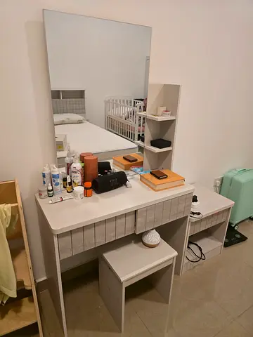 Stylish White King size bedroom set with matress