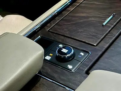 صورة 8 لـ 2020 Lincoln NAVIGATOR