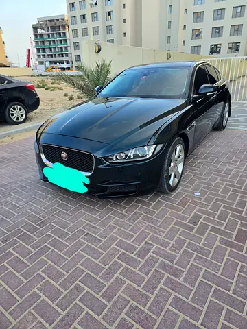 2017 Jaguar XE thumbnail 3