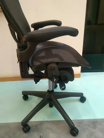 For selling Herman Miller Aeron chair size B and C available