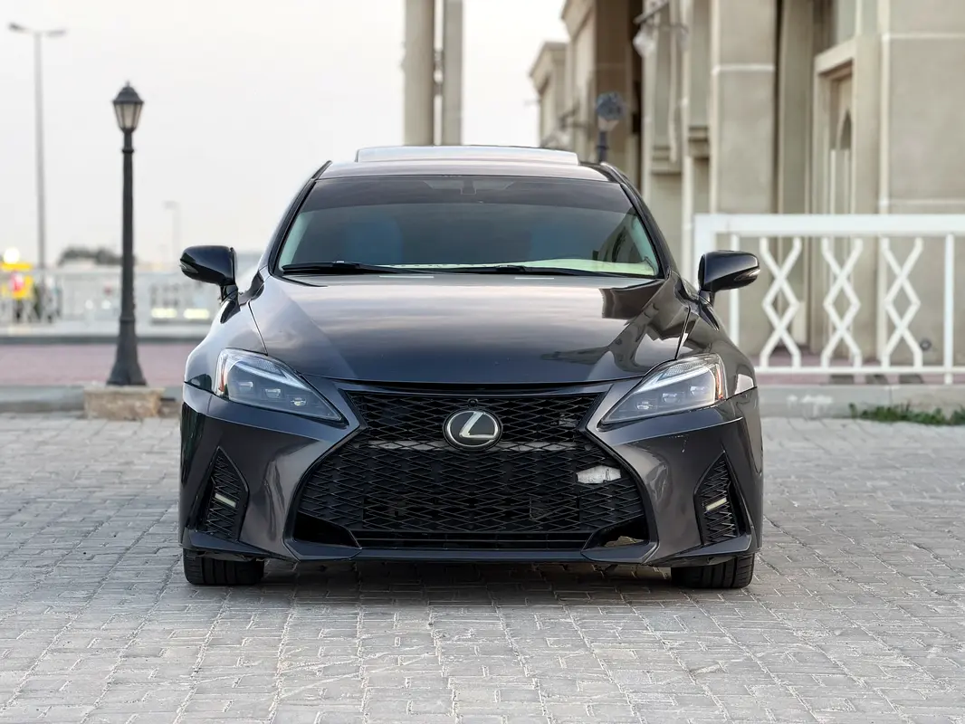 Lexus IS-Series 2009 — photo 1 of 12