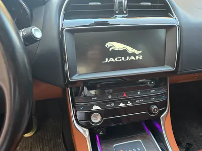 2017 Jaguar XE thumbnail 17