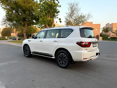 Nissan Patrol SE Platinum City, миниатюра 3
