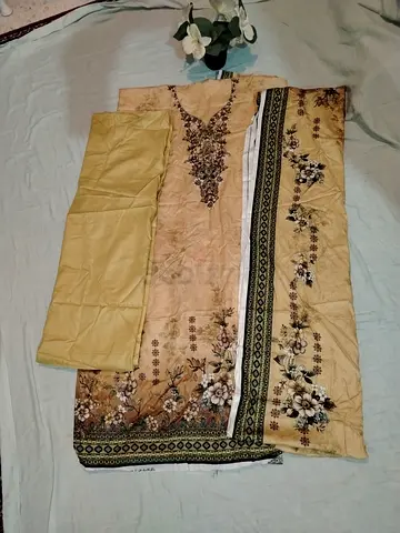 Elegant ladies suit (lawn) (unstiched)