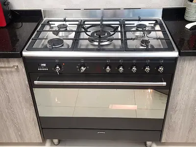 Smeg Brand Latest New Model Freestanding, Top Gas 5 Burner + Electric Oven Cooker Size 90cm
