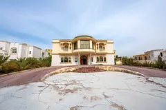 √Stunning Villa | Ready for Occupancy | Huge Plot√