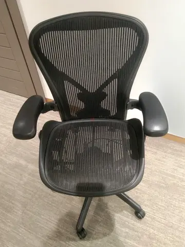 For selling Herman Miller Aeron chair size B and C available