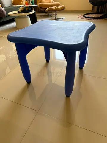 Stylish Blue Plastic Side Table And Chair