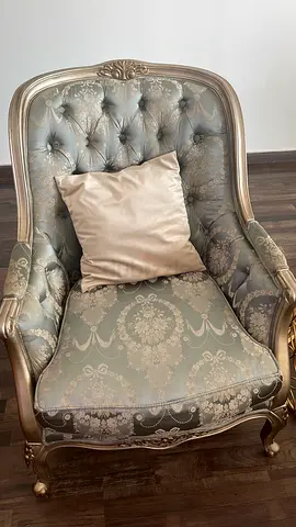 Elegant Vintage 2 unit of Armchair and 4 seater sofa  with Decorative Cushions from 2XL