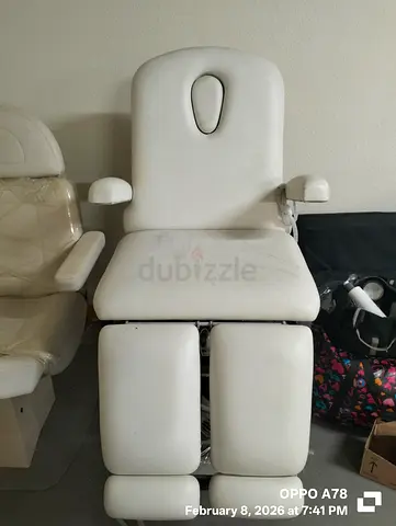 Professional Beauty Treatment Bed - Comfortable for Spa Sessions