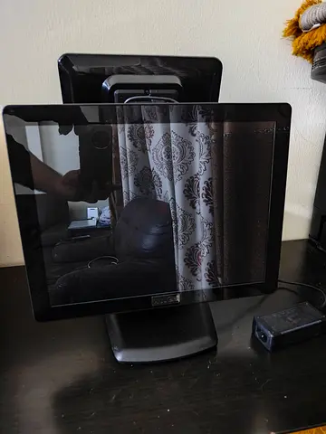 Less used - TOUCH SCREEN /4gb/128gb ssd
+ Less Used printer
+ cash box