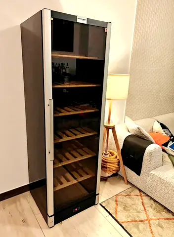 Vestfrost large wine fridge 197 bottles beverage cooler  (Almost new condition)