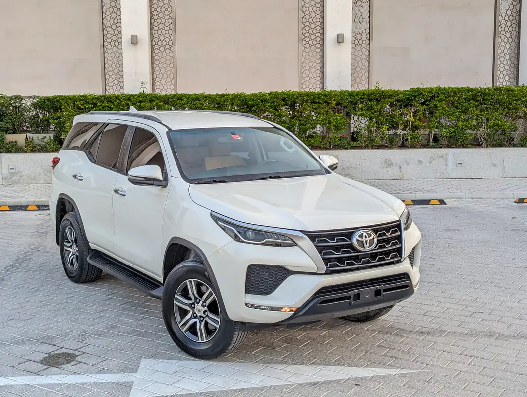 Toyota Fortuner 2021 — photo 1 of 18