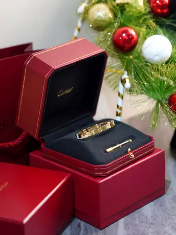 Cartier love bracelet classic model