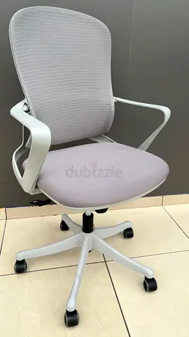 Medium back mesh chair