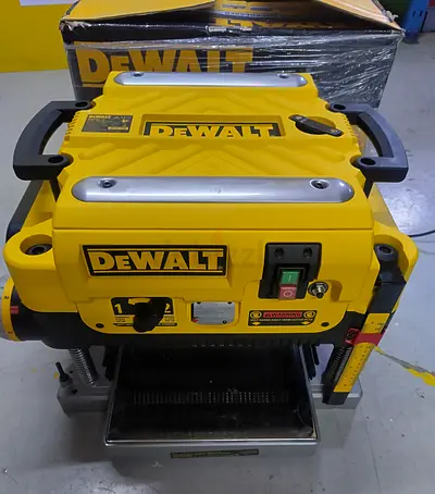 DEWALT THICKNESS PLANER