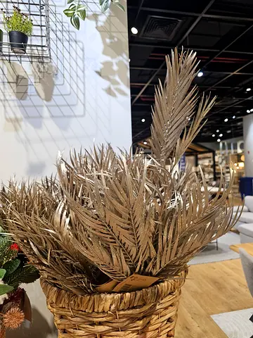 Elegant artificial flowers for home decoration