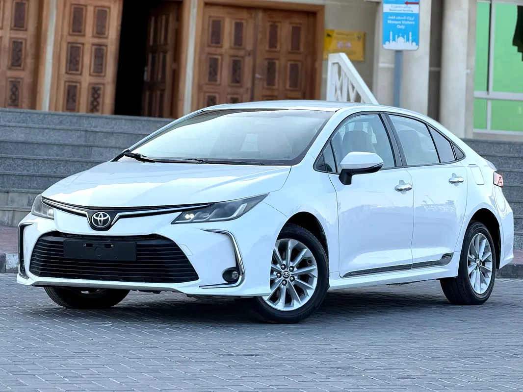 Toyota Corolla 2020 — photo 1 of 16
