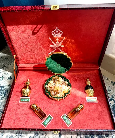 عود وورد ولبان وعنبر من الهدايا السلطانية