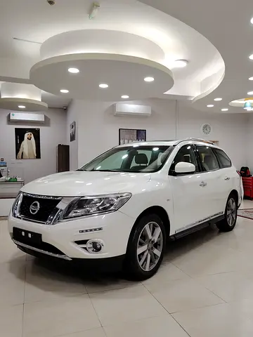 Nissan pathfinder SV 2017