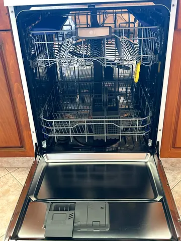 LG Dishwasher (Excellent condition)