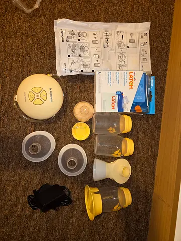 Medela breast pump, with bottles, sterilising pouch and milk storage bags