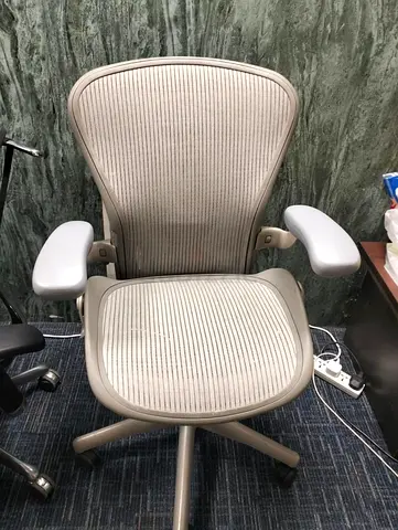 Herman miller Aeron size C fully loaded